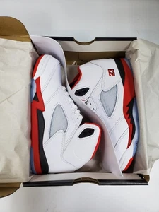 Jordan 5 Retro OG para niños pequeños blanco/rojo fuego-negro (HQ7979 101) niños talla 2,5 años - Imagen 1 de 8