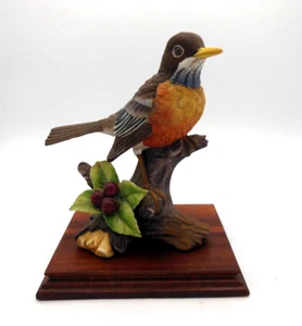 Vintage Andrea by Sadek - Robin with Holly on a Wooden Base - Picture 1 of 7