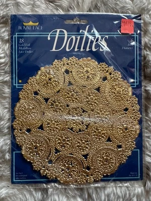 Tapetes de lámina redondos Royal Lace Medallion, oro, 6 pulgadas, paquete de 18 Foto 1 de 2