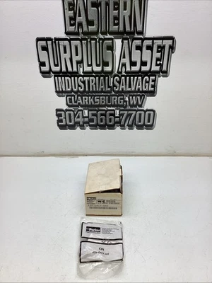 Box Of 4 Parker Quick Coupling Fluid Connectors 4ZH-Q4CY-SS2 316 SS NIB - Image 1 of 4