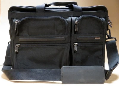 Maletín expandible Tumi de nailon negro, equipaje de mano, mensajero, computadora portátil, bolsa de viaje Foto 1 de 4