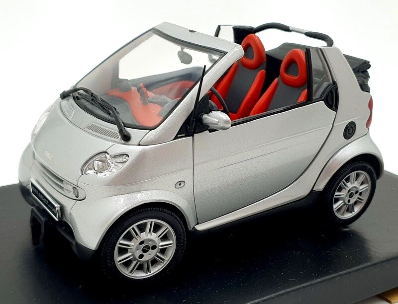 Kyosho 1/18 Scale Diecast 0012890 - Smart Cabrio - Silver With Bodypanel - Image 1 of 4