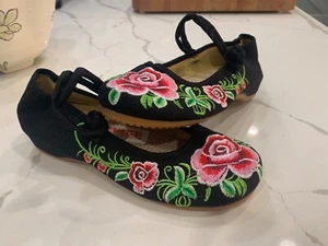 Ladies Embroidered Shoes- Black Floral Sz. 7.5 NWOT Never Worn - Picture 1 of 6