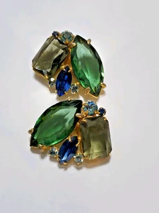 ORECCHINI CLIP ON VINTAGE NON FIRMATI ELSA SCHIAPARELLI GRANDI A FORMA DI VENTAGLIO VERDE BLU - Foto 1 di 14
