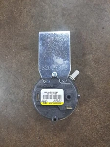 Honeywell 42-24194-02 Air Pressure Switch IS20030051L5028 / .30" W.C. - Picture 1 of 7