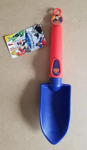 NEU DC Super Friends Superman & Logo Kinder Kunststoff Gartenkelle mit Zoll Markierungen - Bild 1 von 4