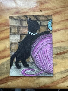 Aceo Original Art Trading Card Big Ball Of Pink Yarn With Cat Art By Sommer Rayn - Bild 1 von 3