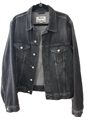 NOVO COM ETIQUETAS - JAQUETA CAMINHONEIRO MASCULINA ACNE STUDIOS WHO DENIM PRETA DESBOTADA (G) FEITA NA ITÁLIA - Imagem 1 de 4