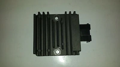 Regulador rectificador de voltaje Honda CBR 250R 2012 MC41 OEM 08 09 10 11 Foto 1 de 2