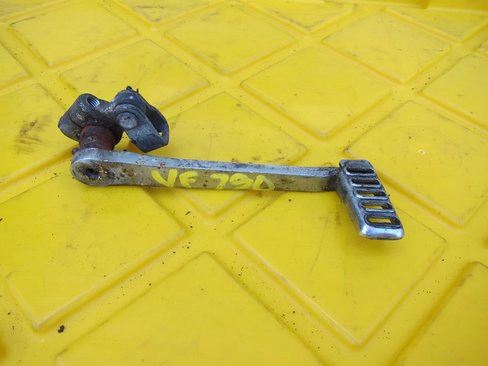 Honda V45 Interceptor VF750F 1983 OEM juego trasero derecho pedal de freno Foto 1 de 4