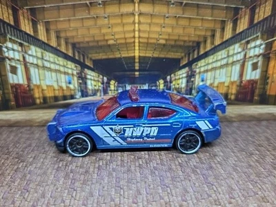 Coche de policía Hot Wheels Dodge Charger Drift AÑADIR 5 AUTOS SIN CARGO DE ENVÍO ADICIONAL  Foto 1 de 4