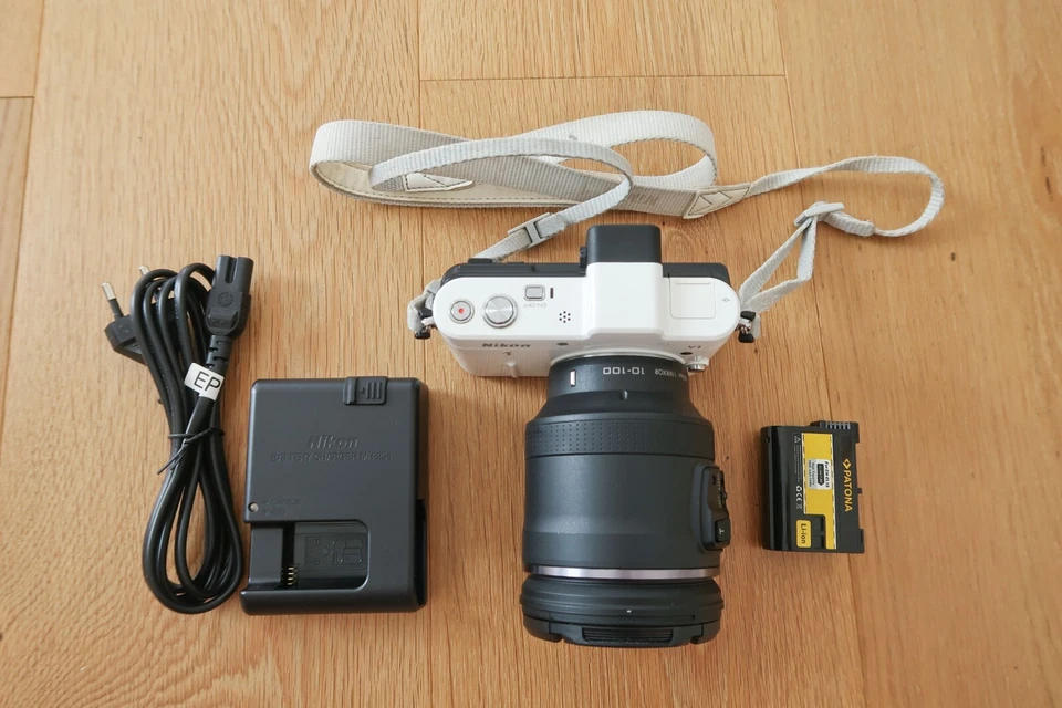 Nikon 1 V1 10.1MP Spiegellose Systemkamera nur 3352 Auslösungen - Bild 1 von 4