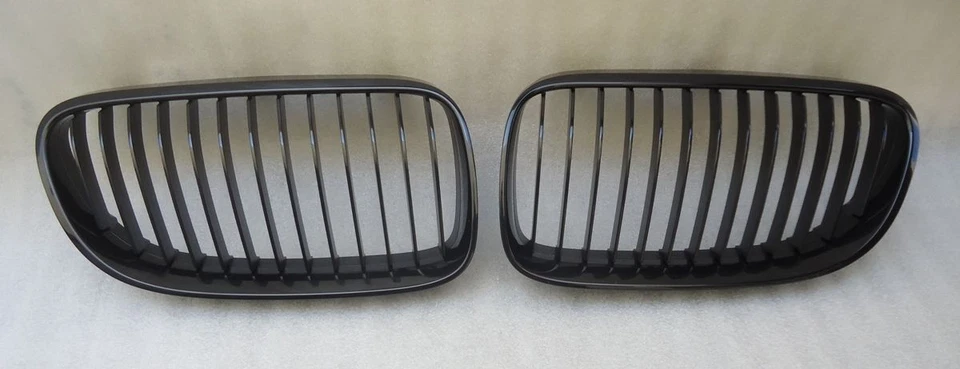 2011-12 BMW E92LCi E93BMW 328i 335i COUPE CABRIO CONJUNTO DE GRELHA PRETA GENUÍNA - Imagem 1 de 1