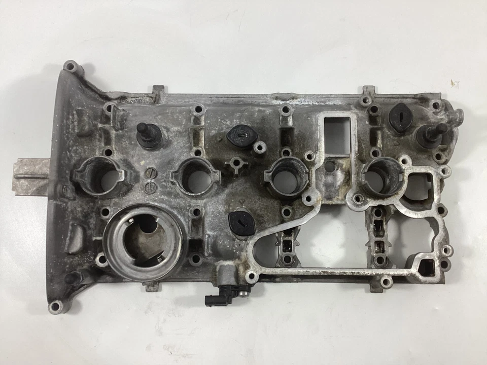 Tapa de cubierta de válvula de cilindro de motor Volkswagen Tiguan 2009-2017 06H103475G OEM. Foto 1 de 4