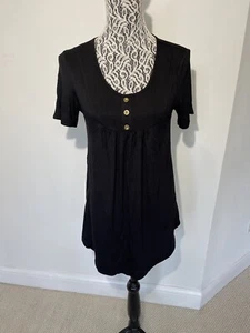 New PoppyYoung Black M Short Sleeve Top Chest Gathering Deco Button Stretchy - Picture 1 of 11
