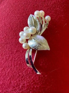 Sterling Silver Vintage Pin Real Pearl Floral Leaf Pin Brooch Japanese - Picture 1 of 5