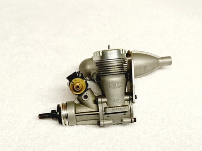 Винтажный радиоуправляемый двигатель K&B 40 с карбюратором и глушителем для самолетов - Изображение 1 из 4