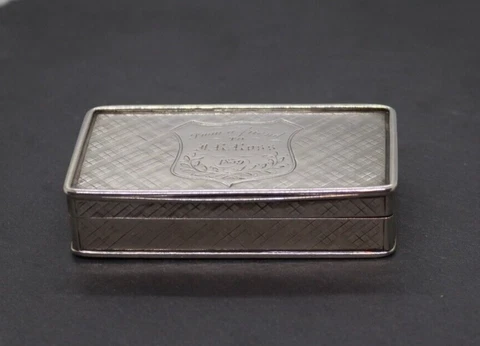 RARE ANTIQUE VICTORIAN STERLING SILVER SNUFF BOX BEAUTIFUL ENGRAVED & INSCRIBED Cover