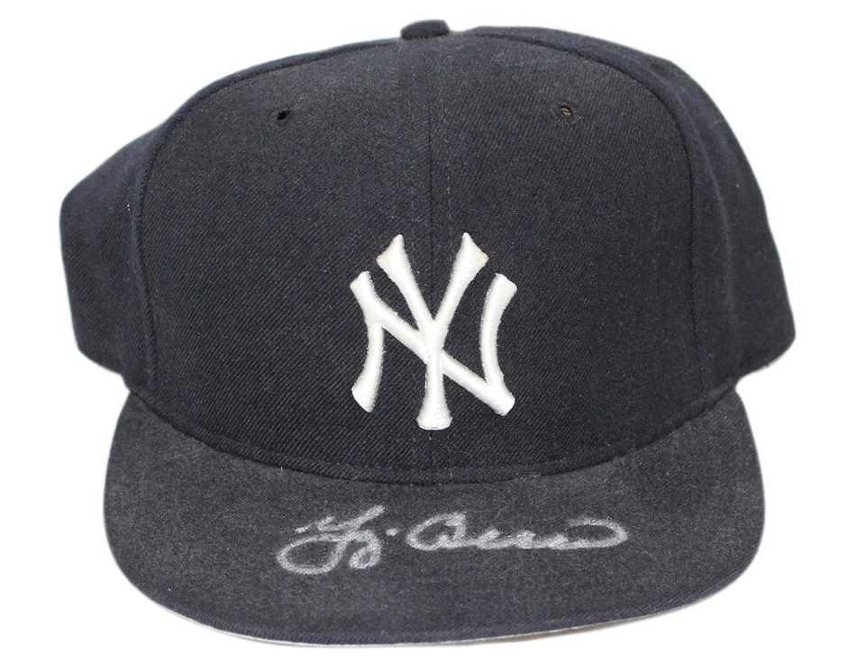 Gorra de béisbol firmada por Yogi Berra New York Yankees MLB New Era 7 1/2 JSA 30936 Foto 1 de 2