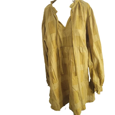 Umgee XL Top Blusa Cuello en V Textura Cordón Corbata Volantes Camisa Rúnica Manga Larga Foto 1 de 4