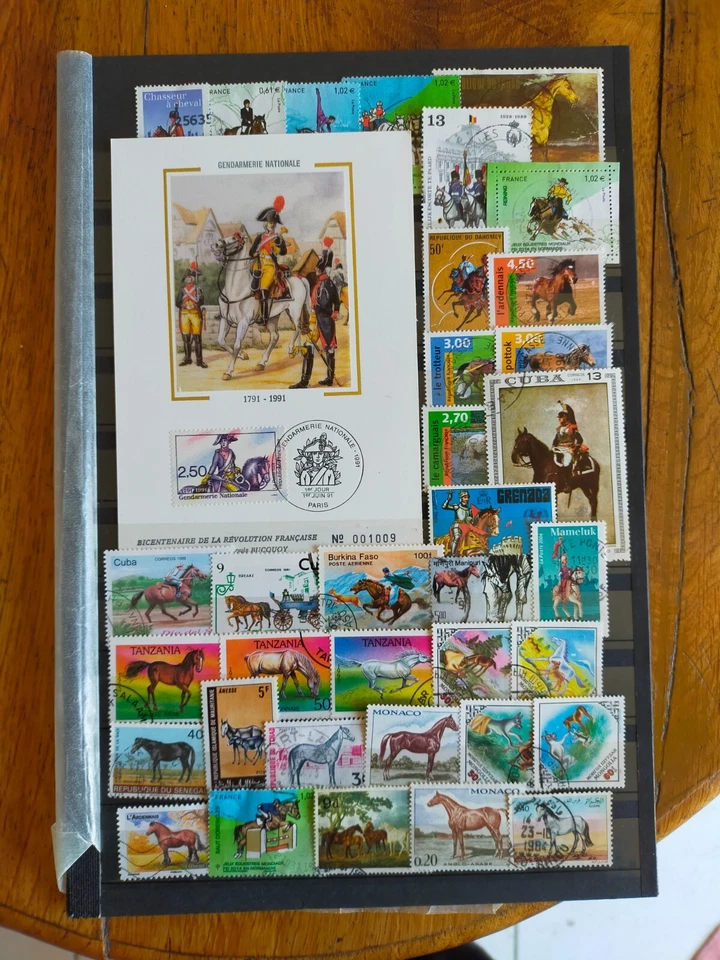 +30 Timbres Chevaux & 1 FDC   ( lot 10 ) - Photo 1/1