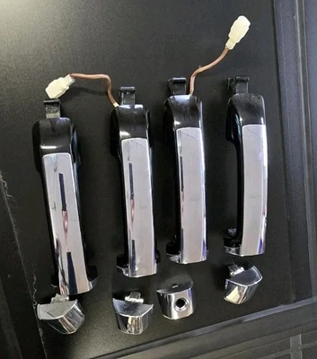 Manijas de puerta Toyota Tundra Smartkey *usadas* negras y cromadas. OE. Foto 1 de 4