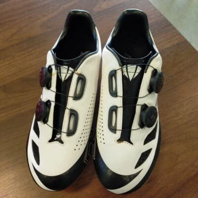 Zapatos de ciclismo de carretera talla 39,5 Dmt Vega 2,0, blancos/negros Foto 1 de 4