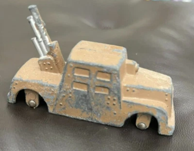 Vehículo militar blindado de juguete fundido a presión vintage años 30 Foto 1 de 4