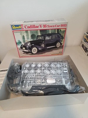 Revell1/16 Scale 1933 Cadillac V-16 Town Car Vintage Model Kit #7494 RARE - Image 1 of 4
