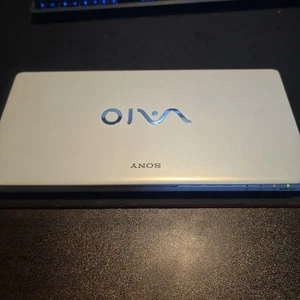 Sony VAIO Type P VPCP119KJ Atom Z530 2GB 64GB SSD Win7 32bit White r# - Picture 1 of 9
