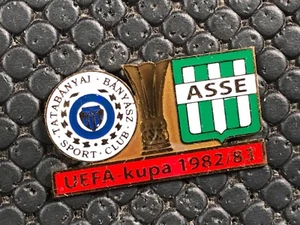 PINS BADGE FOOTBALL SOCCER ASSE SAINT ETIENNE VS TATABANYAI BANYASZ 1982 / 1983 - Picture 1 of 1