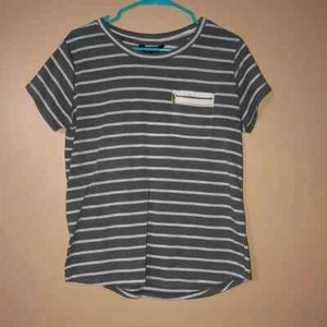 COMPANY ELLEN TRACY Women’s Grey with White Stripes Short Sleeve Top size Large - Picture 1 of 5
