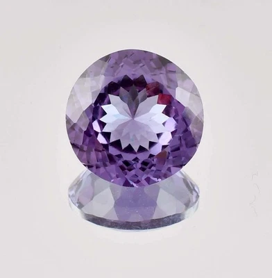 14 x 14 MM Flawless Natural Color-Change Alexandrite Gemstone (GIT Certified) - Image 1 of 4