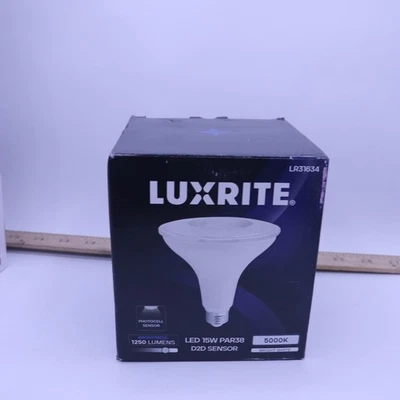 Luxrite Dusk to Dawn LED Bulb Bright White Wet Rated PAR38 E26 15W 100-130V - Image 1 of 4