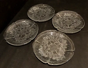 Four COW PARSLEY Glass 7-1/2" Salad Plates~Pertti Kallioinen Lasisepat Mantsala - Picture 1 of 11