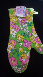 Neu mit Etikett Vintage Virginia 1960er psychedelische Blumen gesteppter Ofenhandschuh rosa grün  - Bild 1 von 5