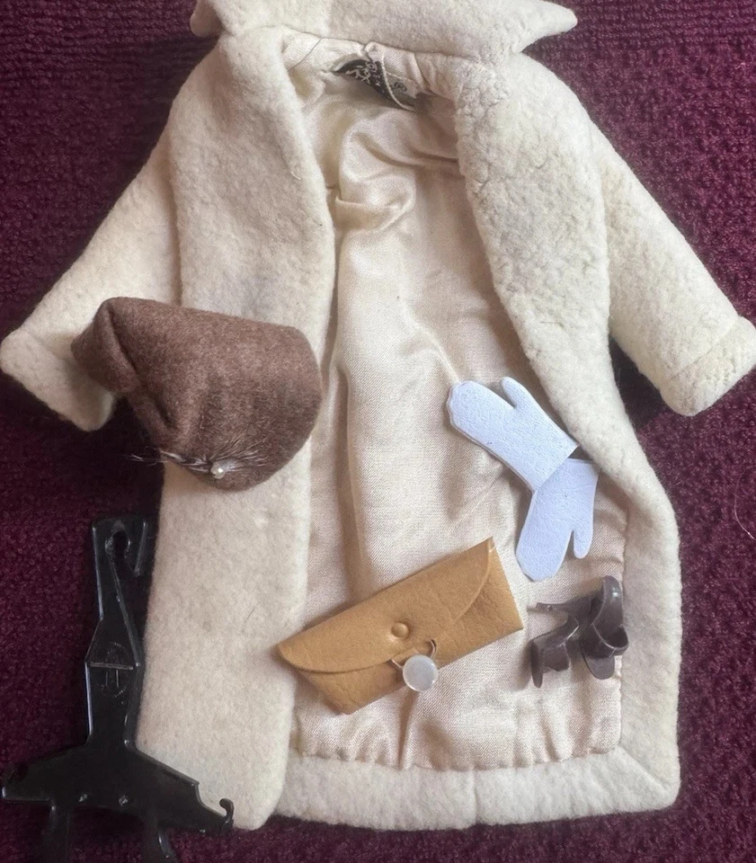 Mattel Barbie Peachy Fleecy #915 White Wool Coat 1960s Vintage Complete EX  - Image 1 of 4