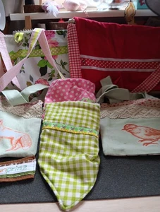 handarbeit konvolut 2 Schultertaschen 2 Kleine Kinder Taschen ,2 Kinder3 Ecktuch - Bild 1 von 9