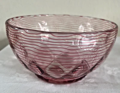 Bohemian Studio Art Glass Bowl – Cranberry Swirl Stripe 16cm Hand Blown Vintage - Image 1 of 4