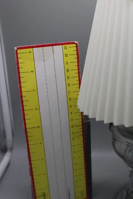 Abajur de vidro com abajur de plástico - Imagem 1 de 4