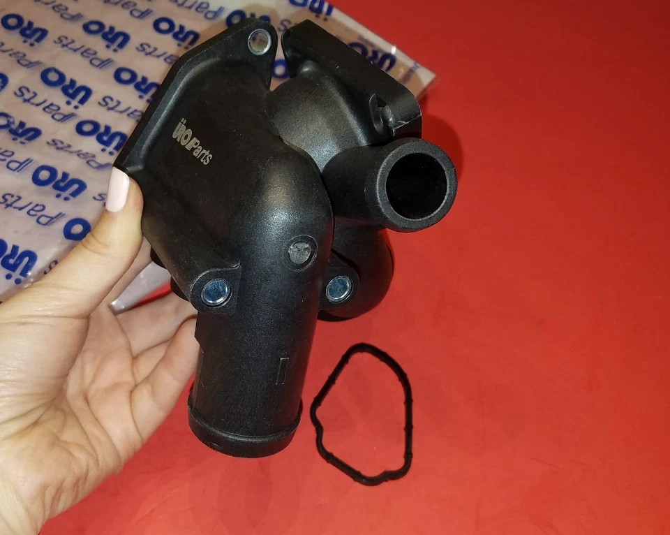 Carcasa de termostato para Audi y Volkswagen A3 TT Eos Eurovan Golf Jetta R32 NUEVO Foto 1 de 4