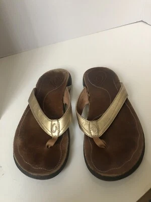 Olukai Kumu Gold Leather Flip Flops Thong Sandals Womens W7 - Image 1 of 4