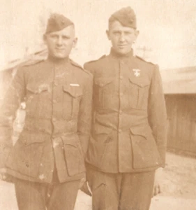 WWI US Marine Corps Männer EGA auf Mütze Echtfoto Postkarte - Bild 1 von 3