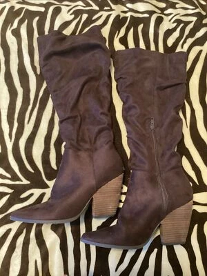 Charles David Botas Altas Marrón Gamuza, Talla 8M Cremallera Para Facilitar Encendido, Elástico Pantorrilla Foto 1 de 4