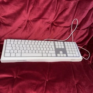 Apple A1243 Aluminum USB Wired Keyboard Numeric Keypad UK Layout (MB110B/B) - Afbeelding 1 van 24