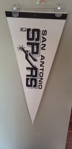 SAN ANTONIO SPURS NBA BASKETBALL VINTAGE RETRO PENNANT 5/27/22 Cover