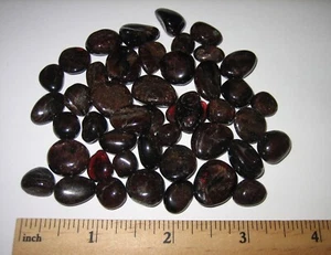45 PIEDRAS DE CRISTAL GRANATE ROJO NATURAL PULIDAS PEQUEÑAS 0,2"-0,6" ~ 96,9 g *3 - Imagen 1 de 5