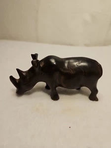 FIGURINA SCULTURA RINOCERONTE RINOCERONTE VINTAGE AFRICANA INTAGLIATA A MANO LEGNO DURO - Foto 1 di 8