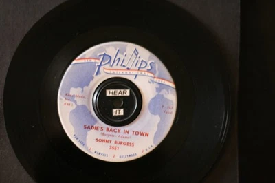 SONNY BURGESS "SADIE'S BACK IN TOWN"  2-SIDED ROCKER ON PHILLIPS (M-) LISTEN! Foto 1 de 2