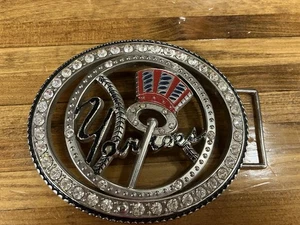 Fibbia per cintura uomo New York Yankees grande in metallo con lettere e strass neri - Foto 1 di 4